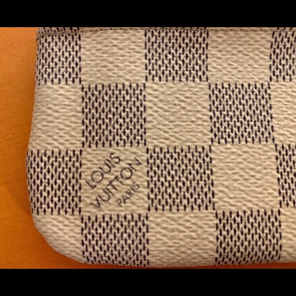 Louis Vuitton White Azur keychain pouch
Authentic - Picture 6 of 14